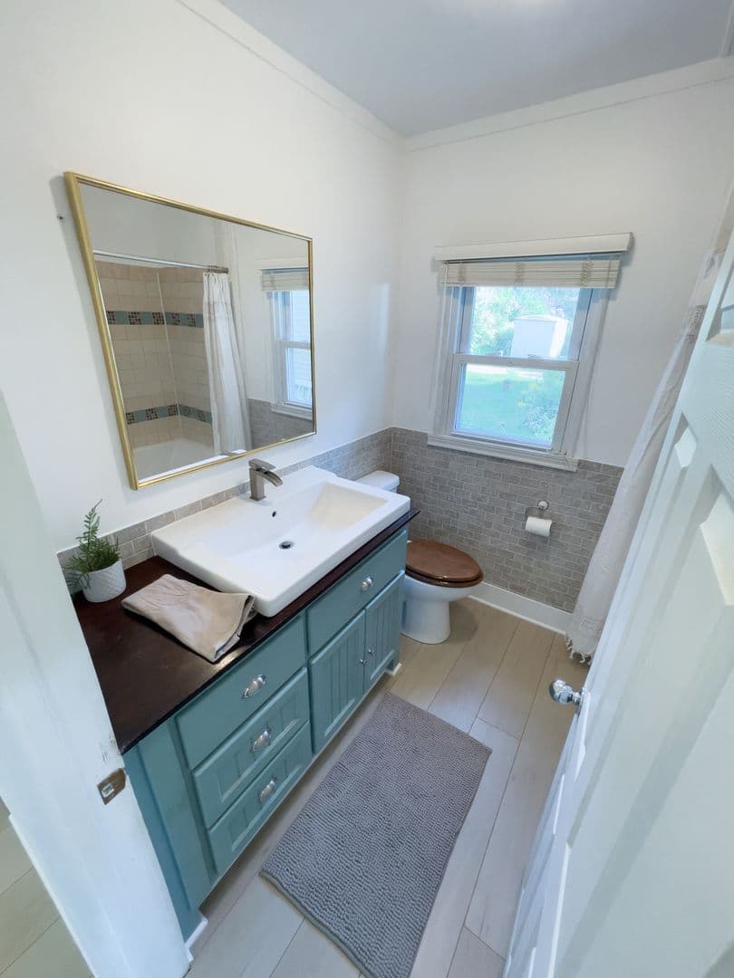 Stoughton House: 3089 Sunnyside St.