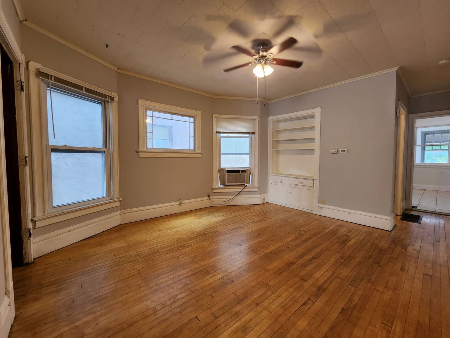 Madison Apartment: 635 E Johnson St