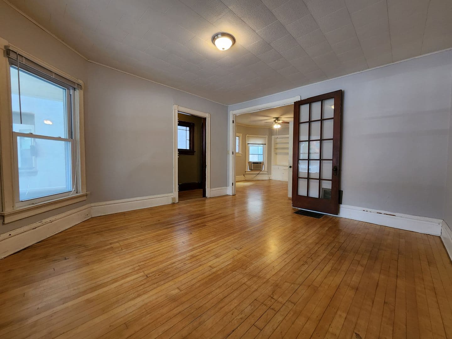 Madison Apartment: 635 E Johnson St