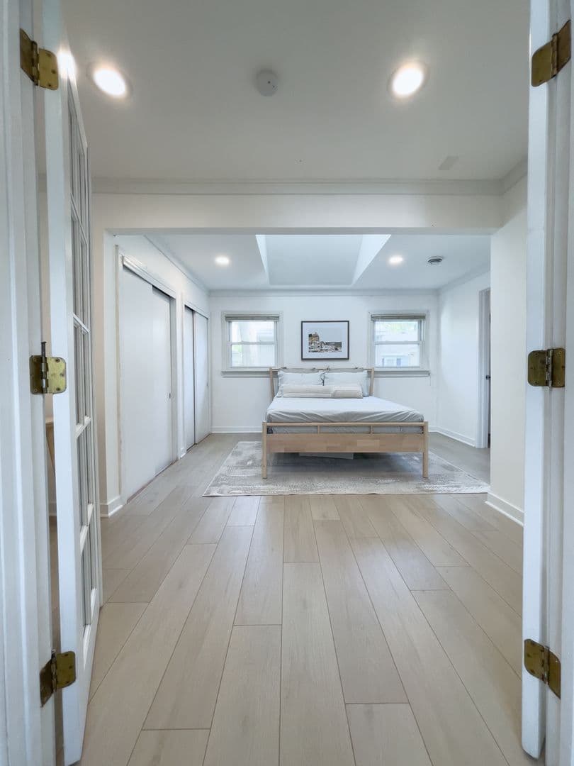 Stoughton House: 3089 Sunnyside St.