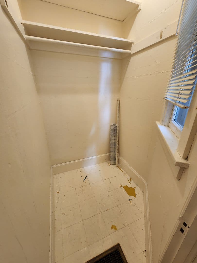 Madison Apartment: 648 E Johnson St