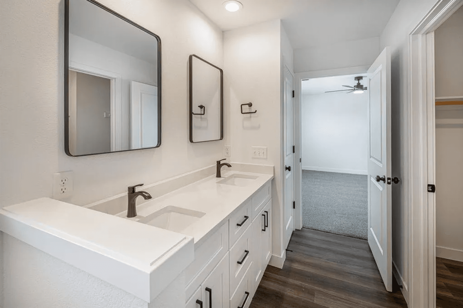 Milton Apartment: 56 E Ash Ln