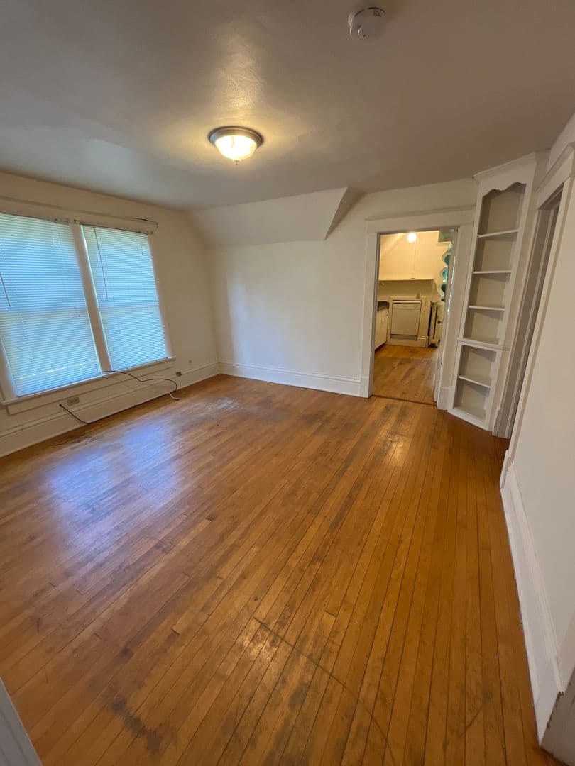 Madison Apartment: 1818-20 Madison St