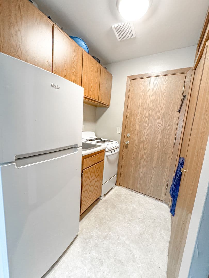 Madison Apartment: 3324 Milwaukee St.