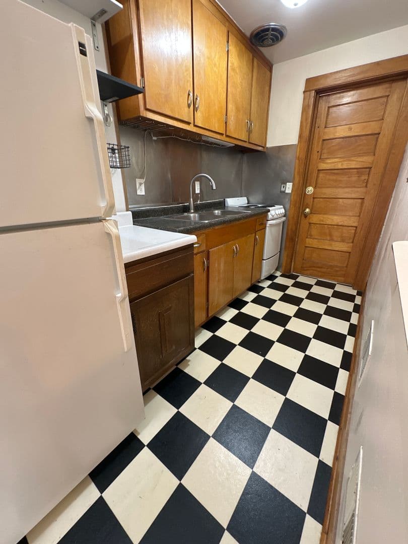 Madison Apartment: 1202 Chandler St.