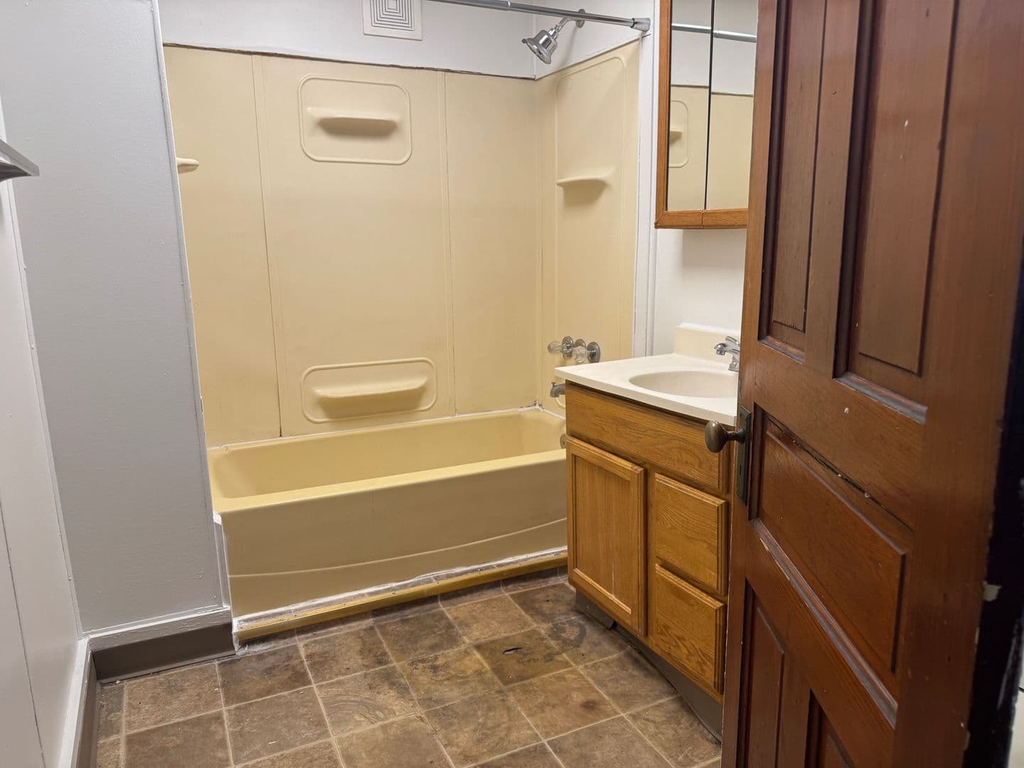 Madison Apartment: 146-48 W Gorham St