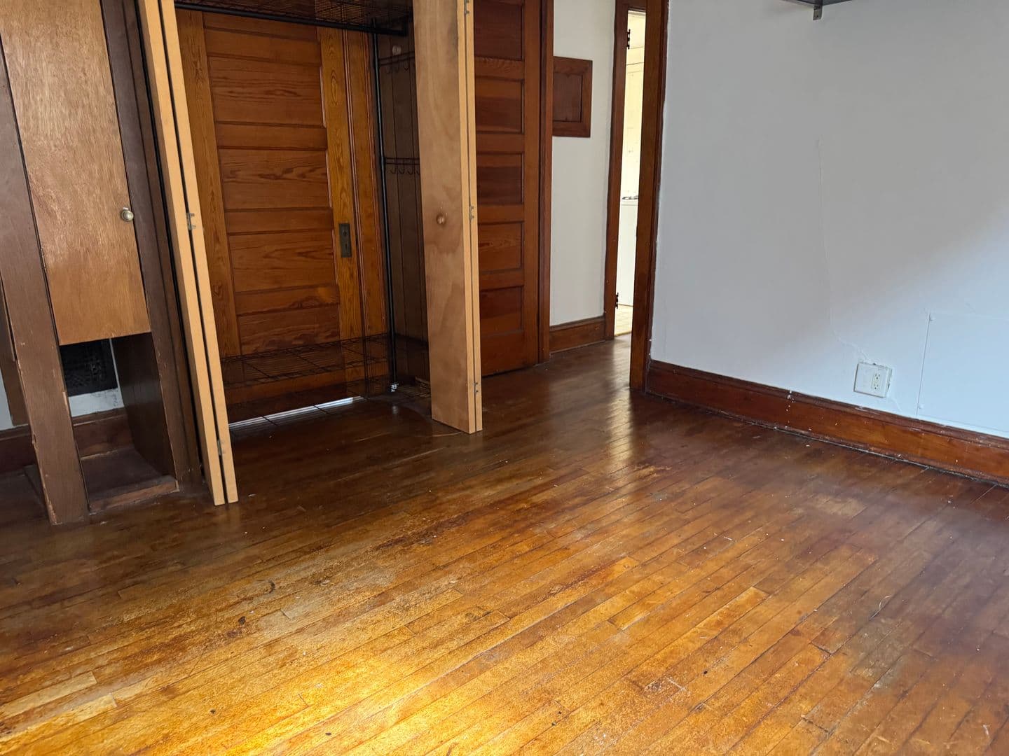 Madison Apartment: 213 N Paterson St