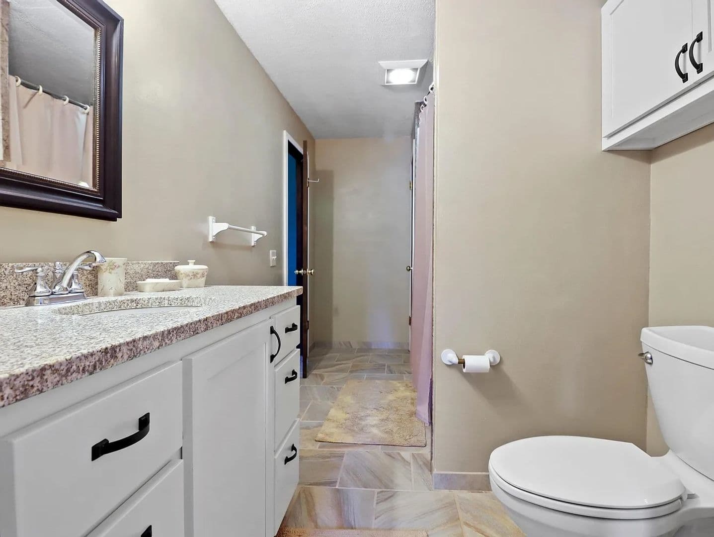 Marshall House: 138 N Pardee st