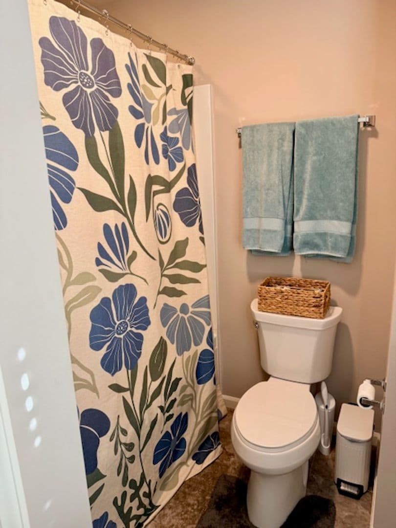 McFarland House: 6142 Pine Ridge Way