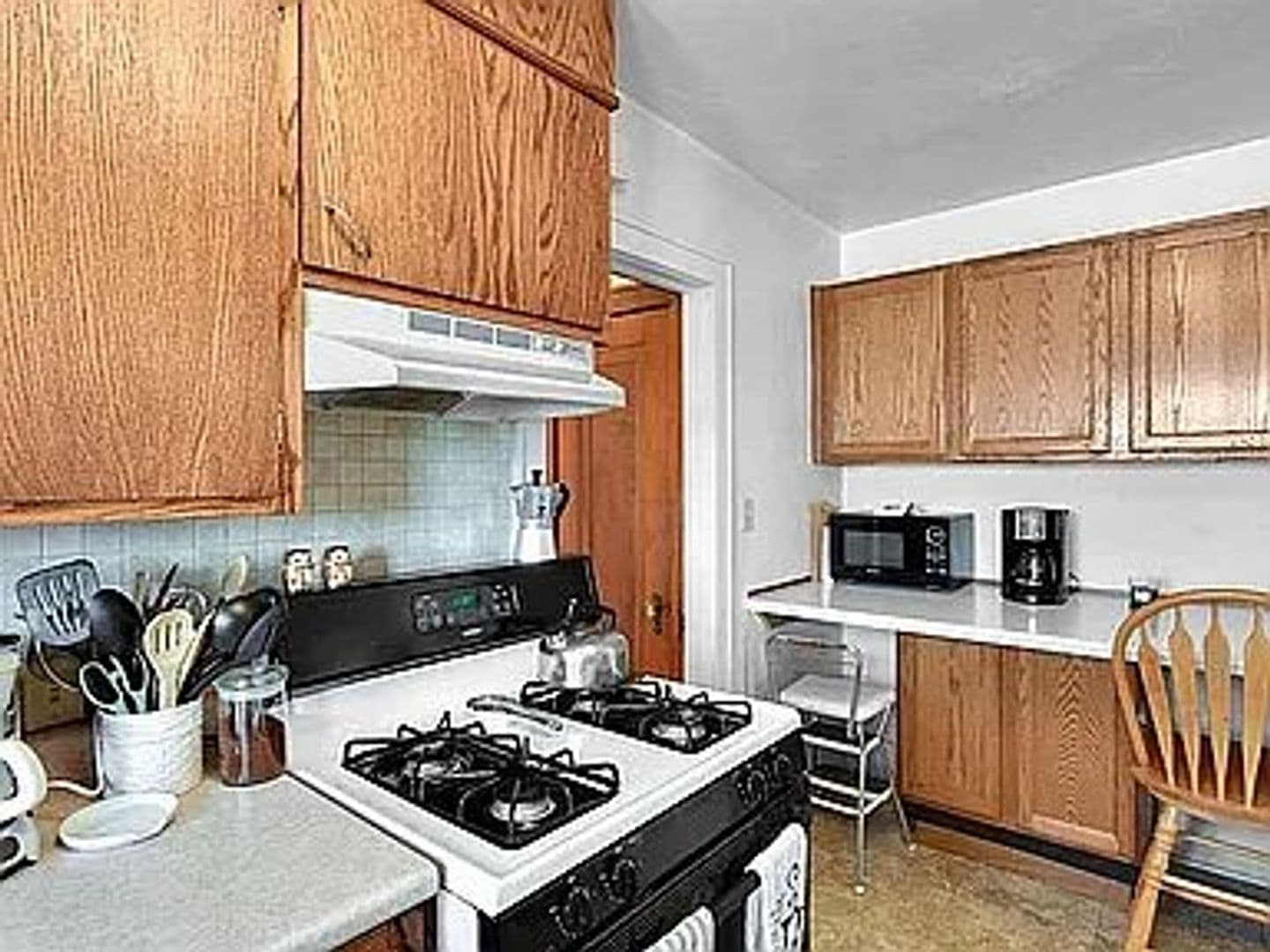 Madison Apartment: 413 Chamberlain Ave.