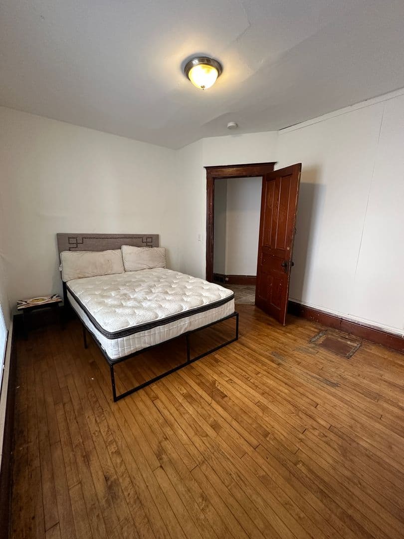 Madison Apartment: 146-48 W Gorham St