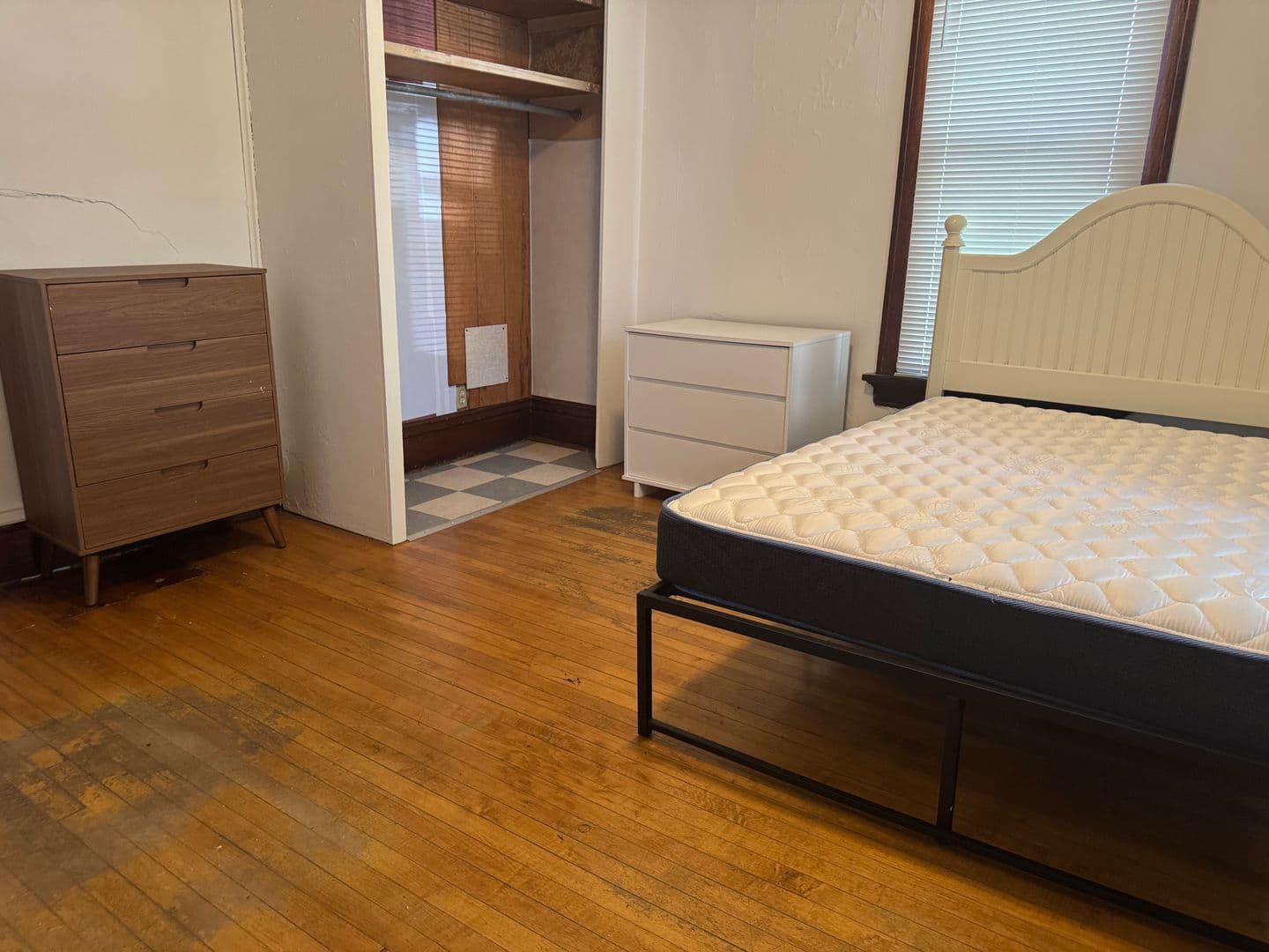 Madison Apartment: 146-48 W Gorham St