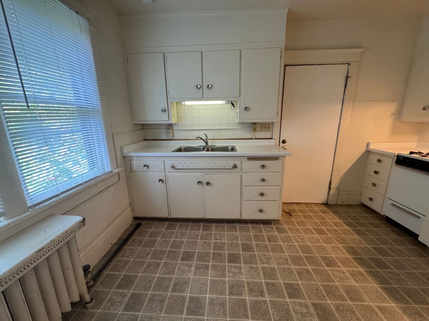 Madison Apartment: 1818-20 Madison St