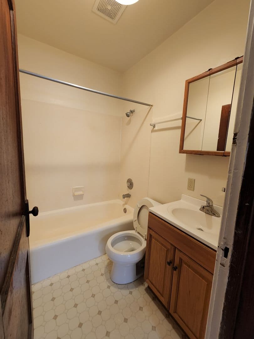 Madison Apartment: 10 S. Orchard St