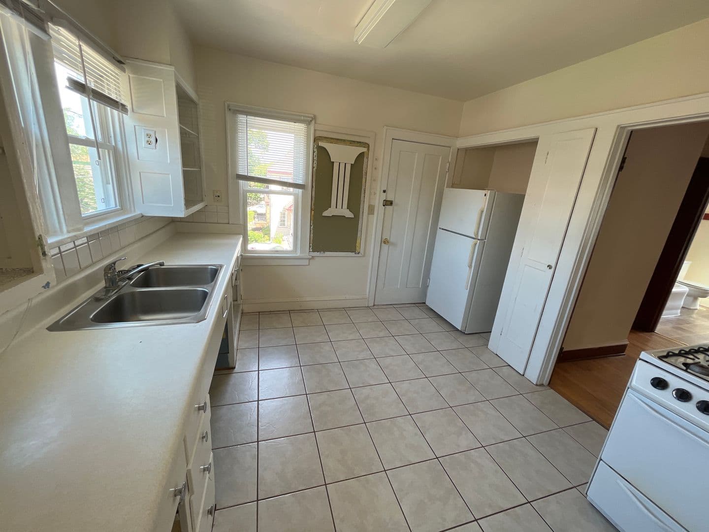 Madison Apartment: 411 Paunack Pl