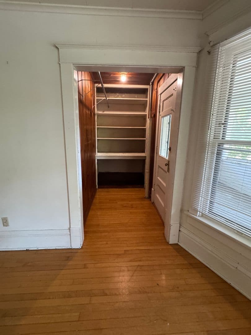 Madison Apartment: 1818-20 Madison St