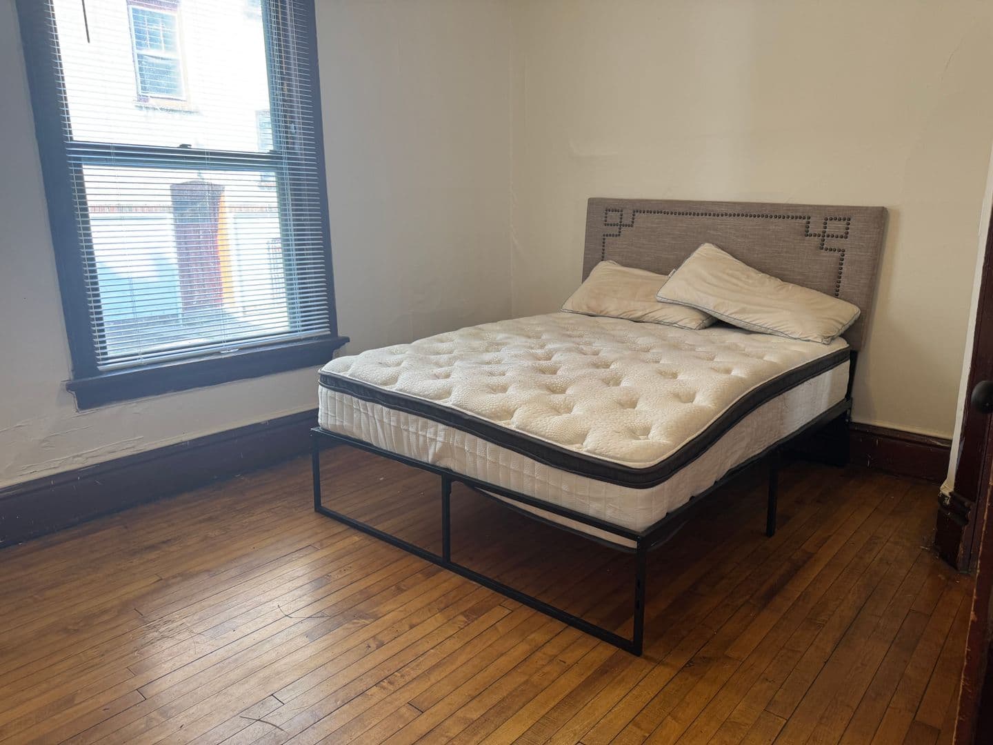 Madison Apartment: 146-48 W Gorham St