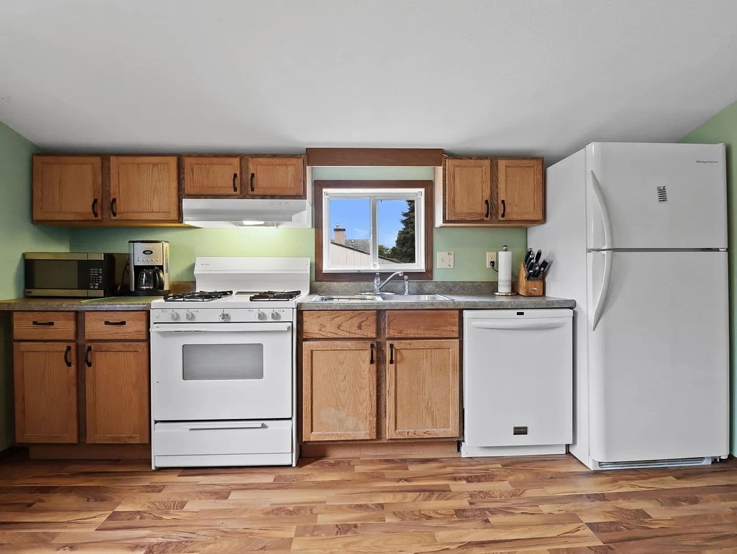 Marshall House: 138 N Pardee st