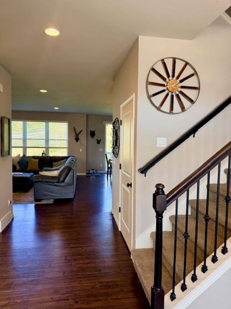 McFarland House: 6142 Pine Ridge Way