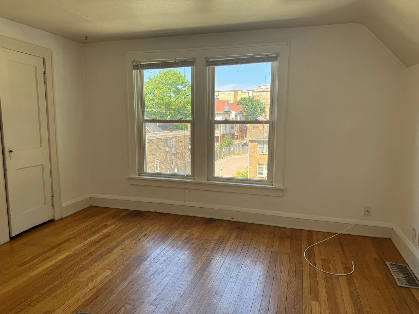 Madison Apartment: 413 Chamberlain Ave.