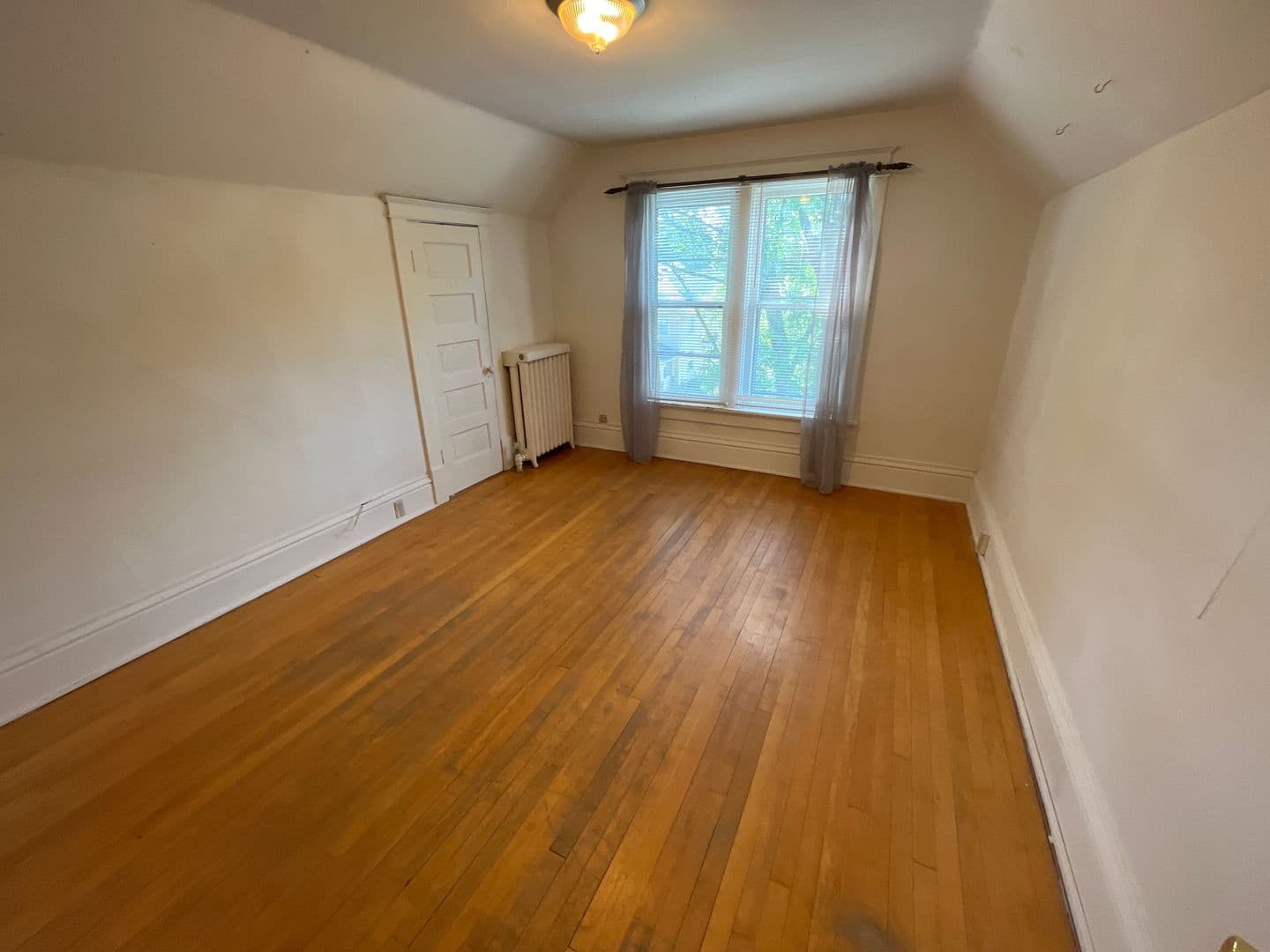 Madison Apartment: 1818-20 Madison St