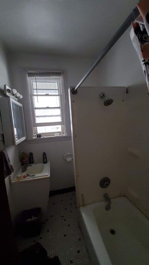 Madison Apartment: 635 E Johnson St
