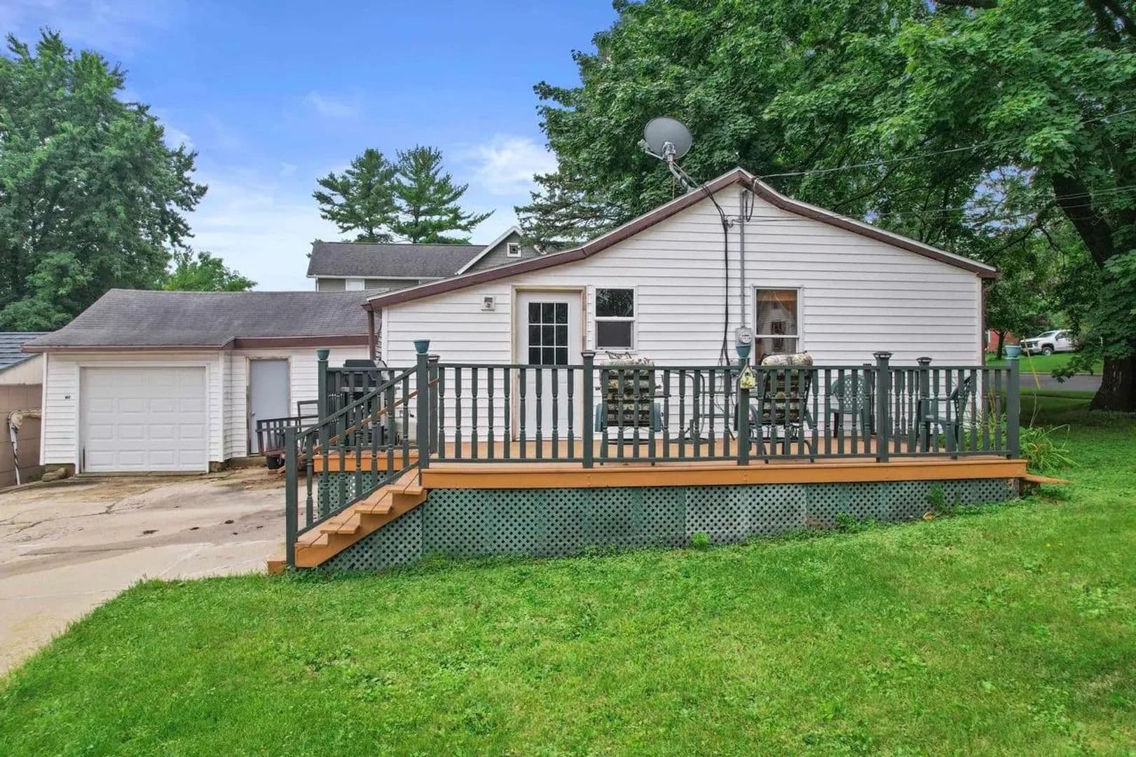 Marshall House: 138 N Pardee st