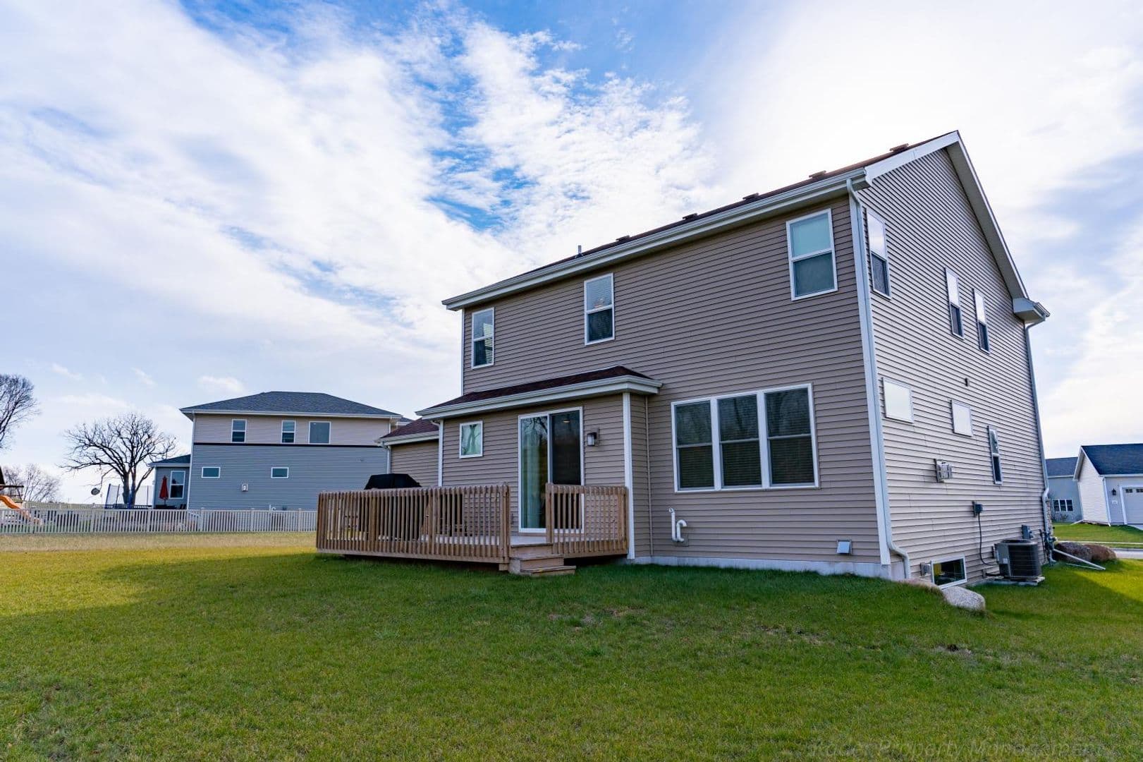 McFarland House: 6142 Pine Ridge Way