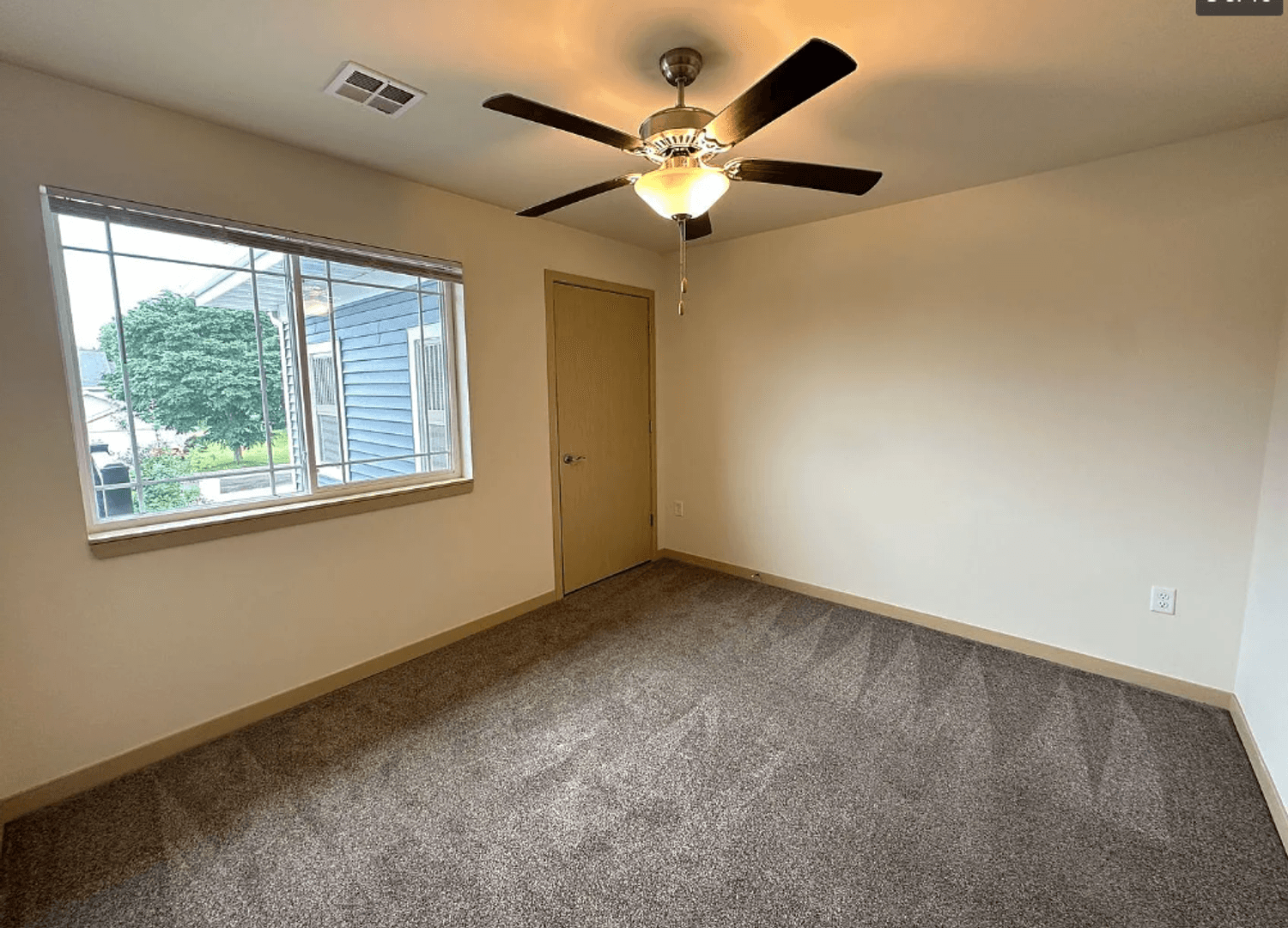 Sun Prairie Apartment: 1174 Stonewood Crossing
