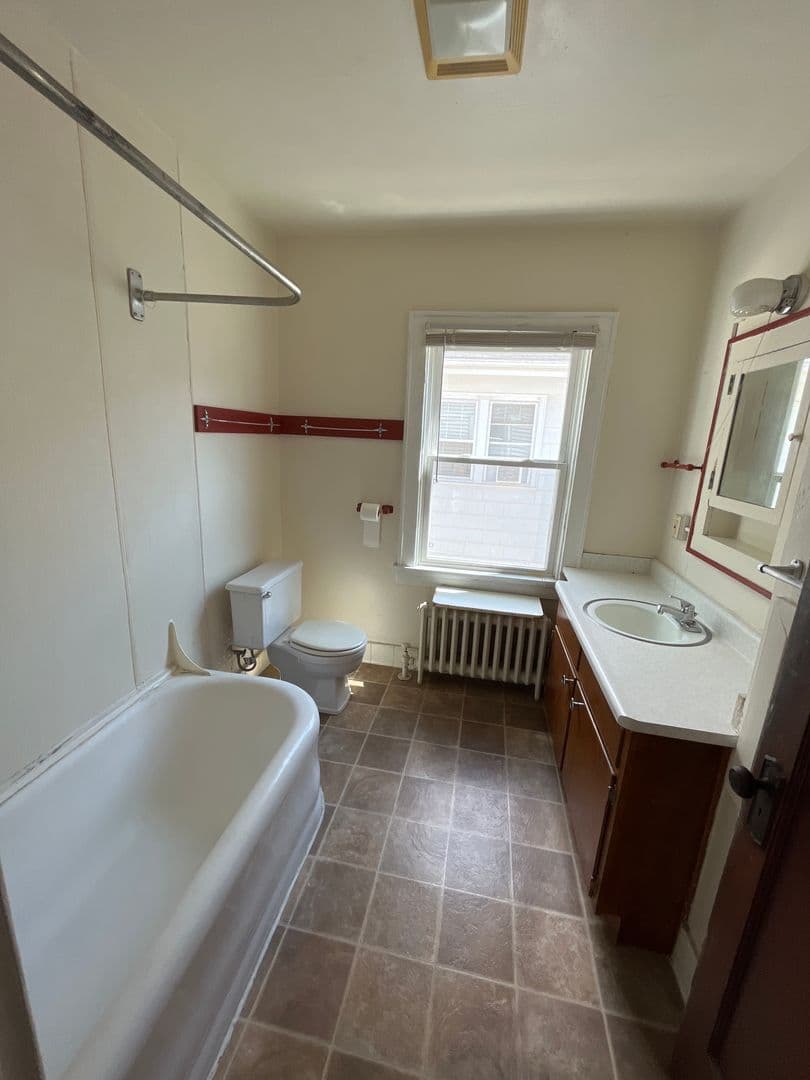 Madison Apartment: 411 Paunack Pl