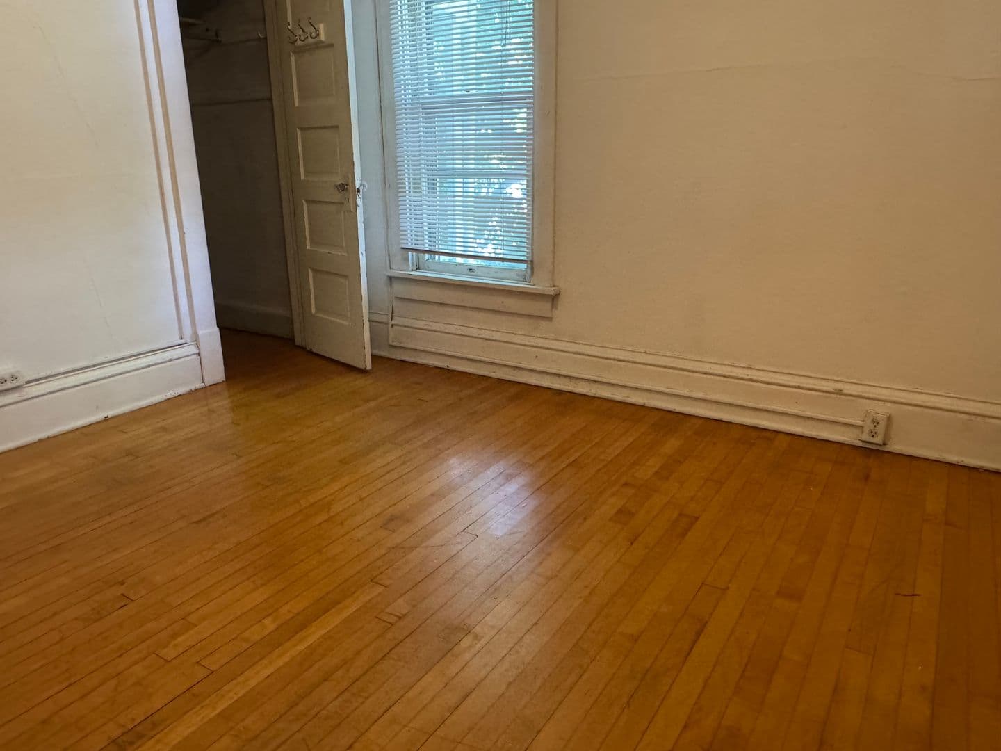 Madison Apartment: 1818-20 Madison St