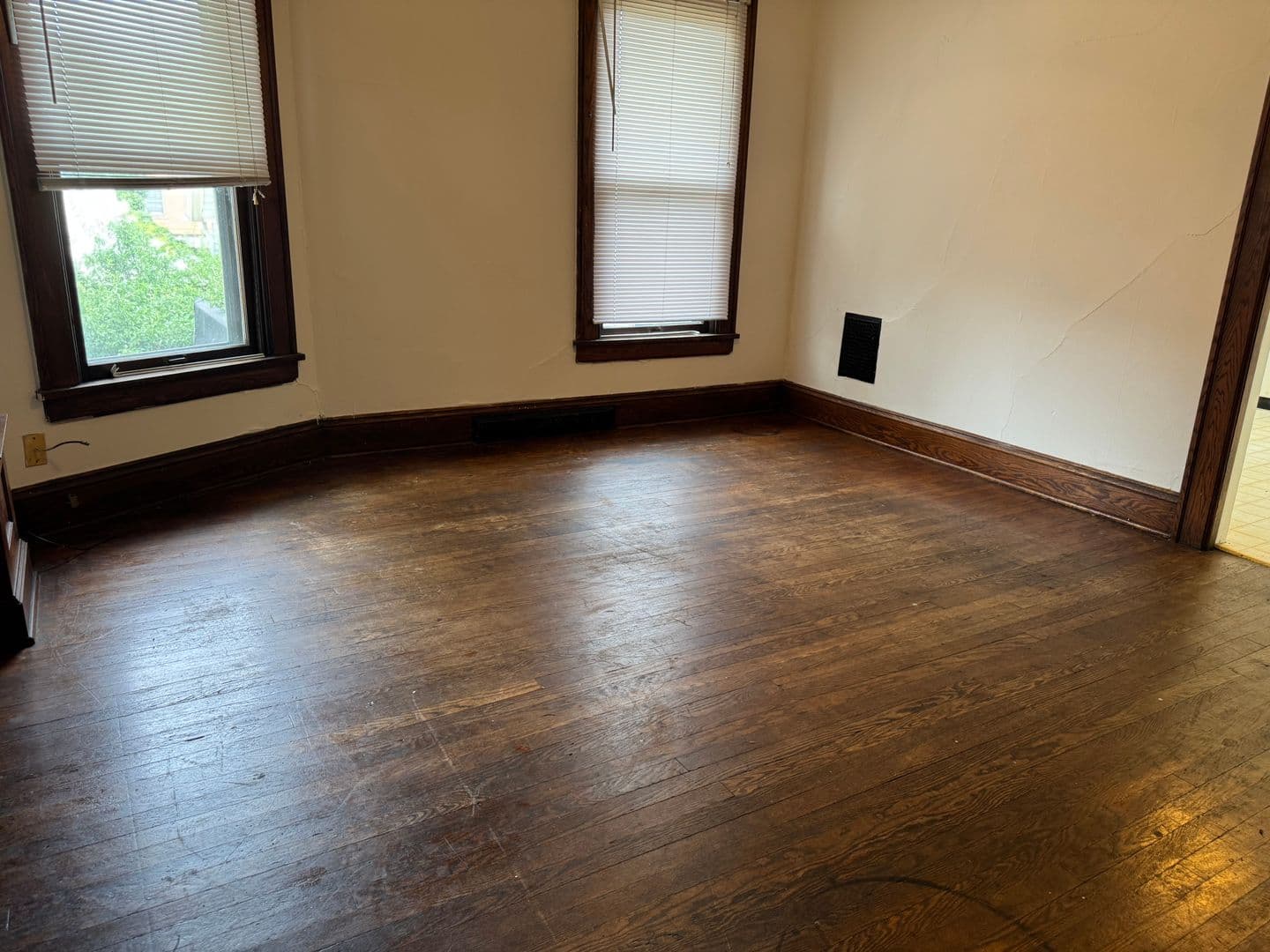Madison Apartment: 213 N Paterson St