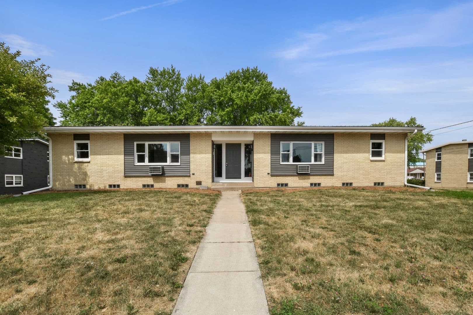 Sun Prairie Apartment: 124 - 132 - 208 - 224 S Bird St.