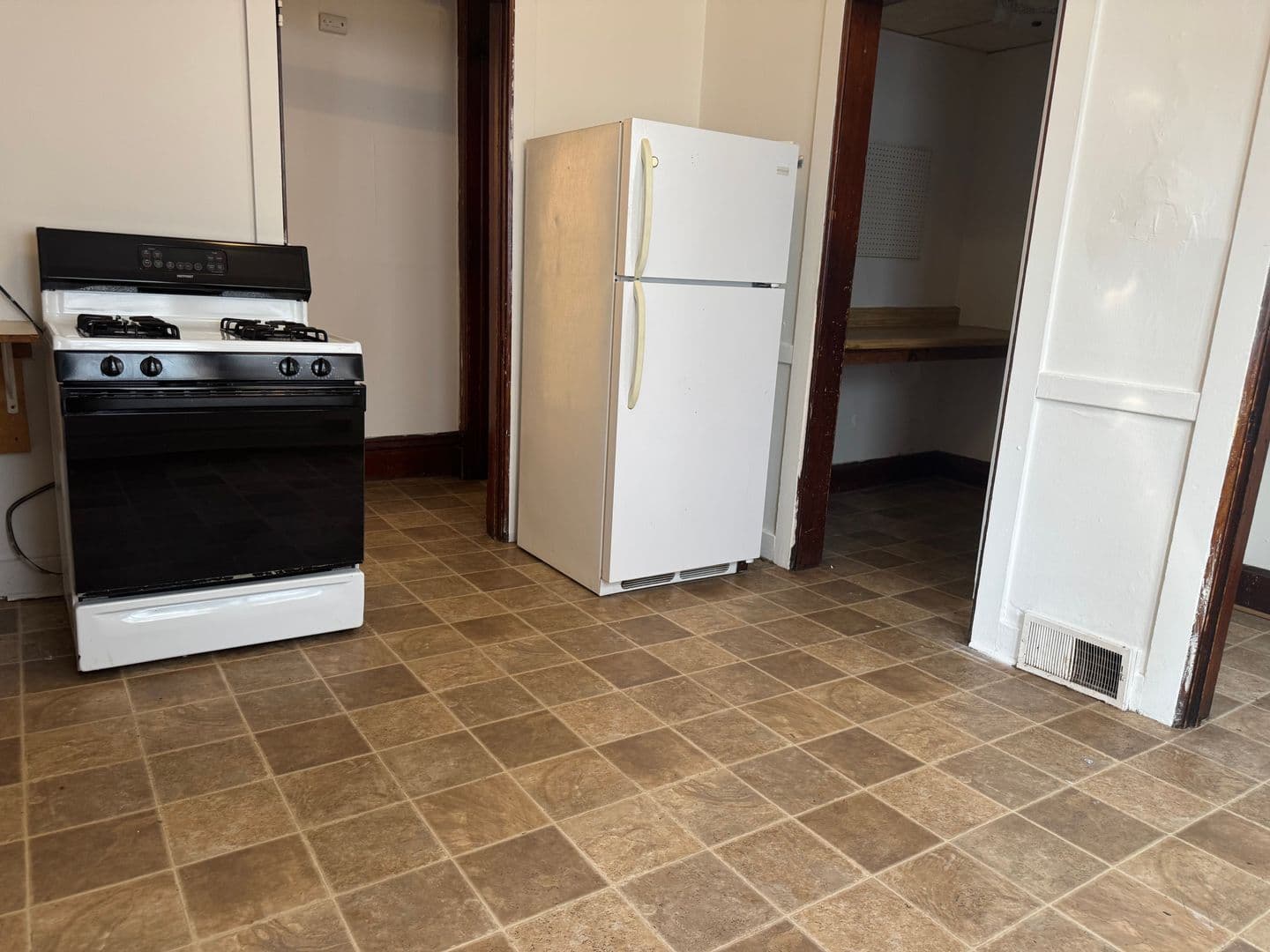 Madison Apartment: 146-48 W Gorham St