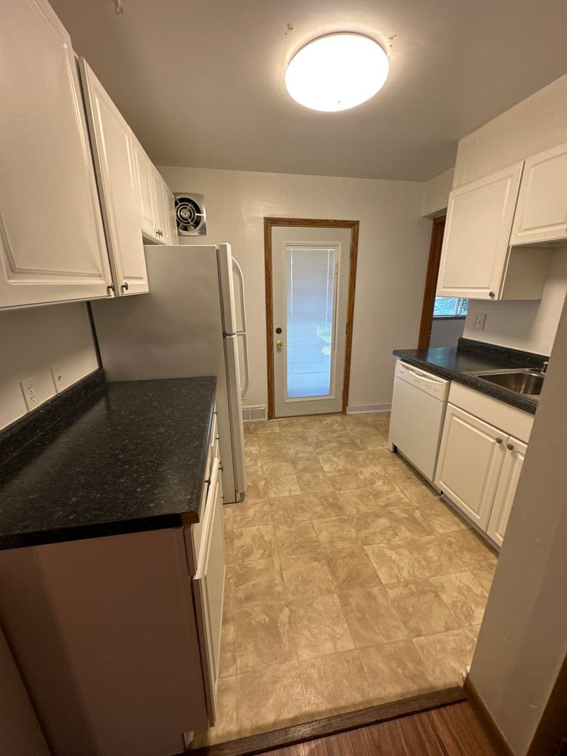 Madison Apartment: 1202 Chandler St.