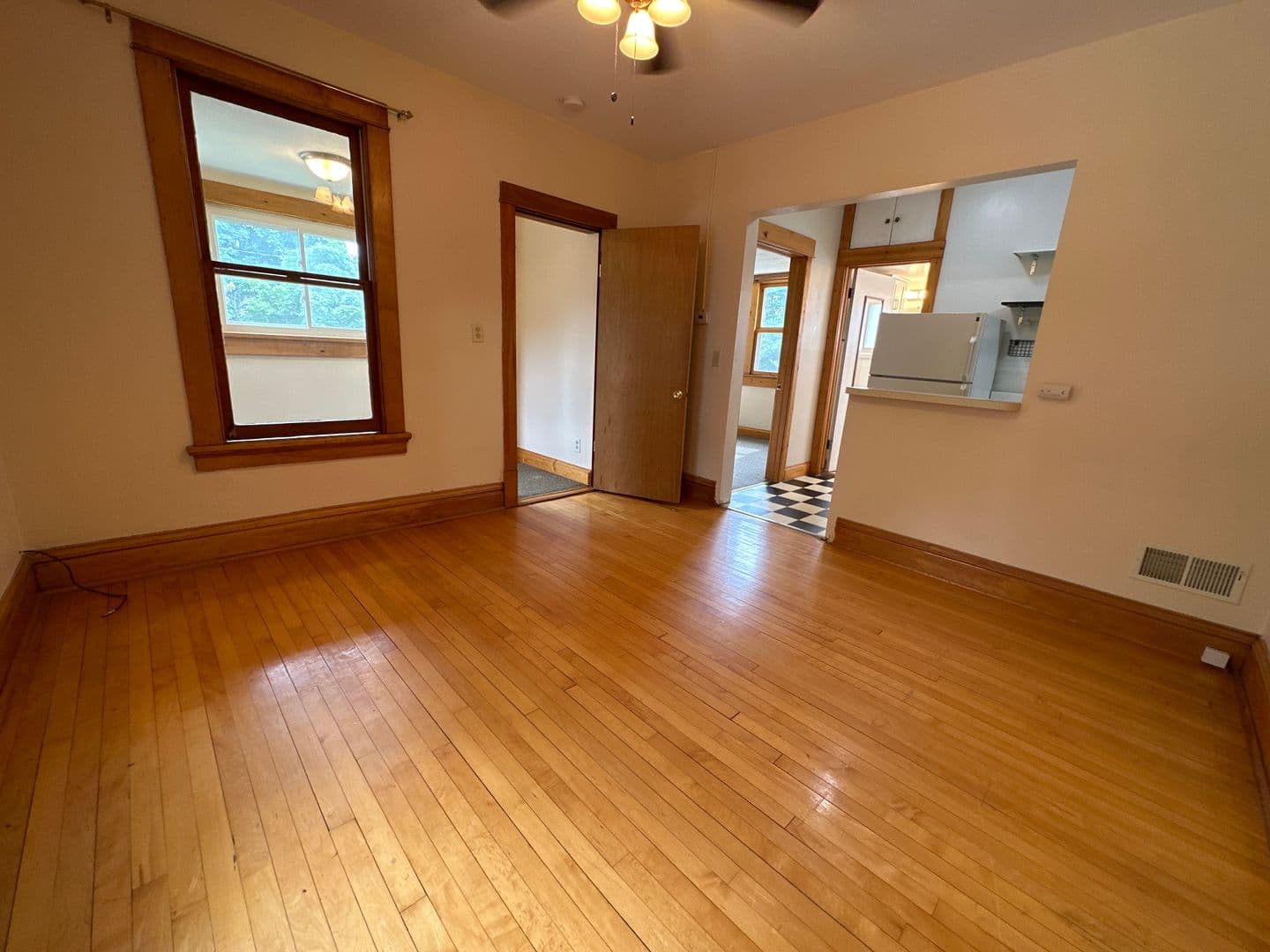 Madison Apartment: 1202 Chandler St.