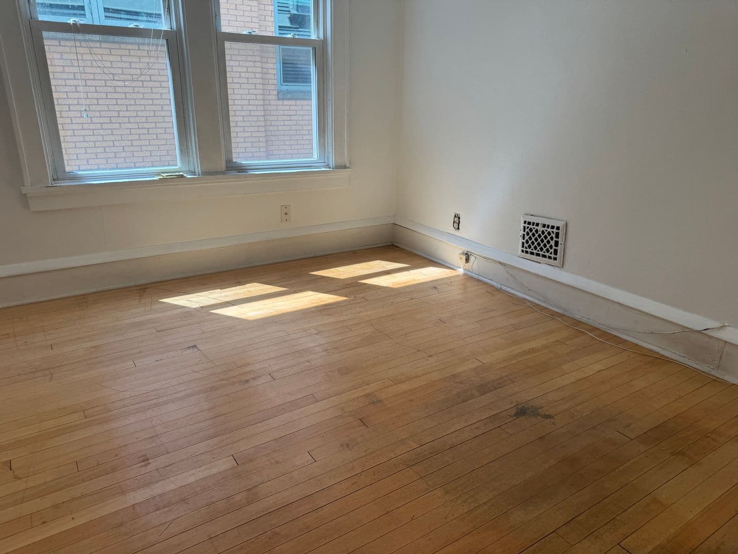 Madison Apartment: 1818-20 Madison St