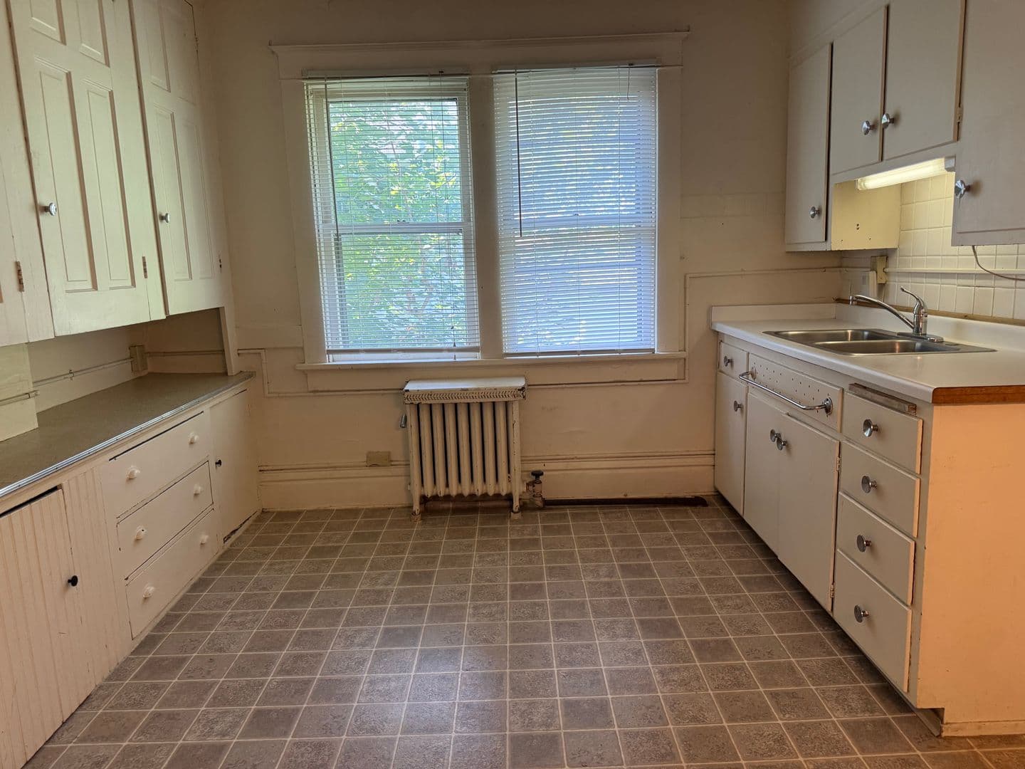 Madison Apartment: 1818-20 Madison St