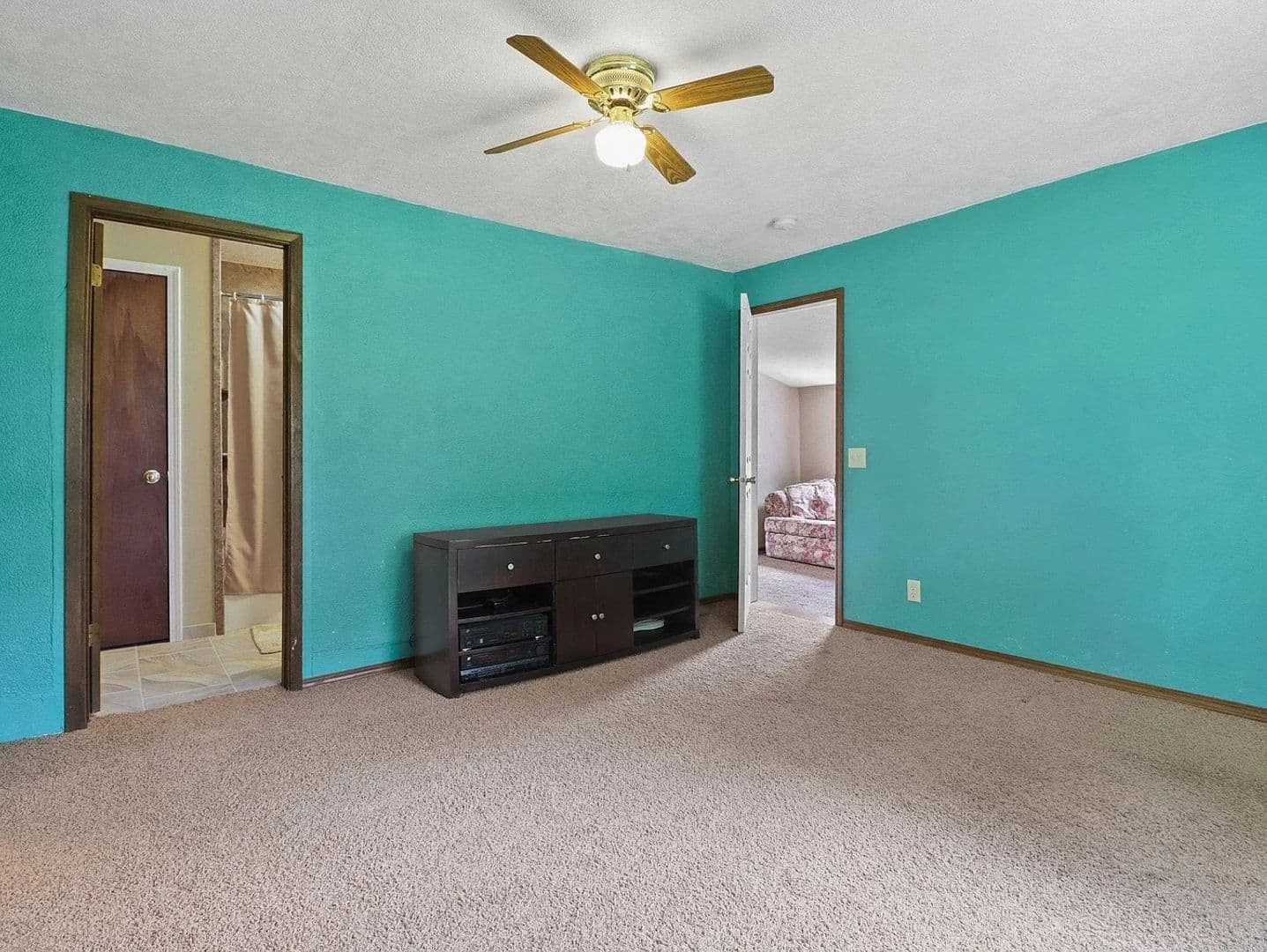 Marshall House: 138 N Pardee st