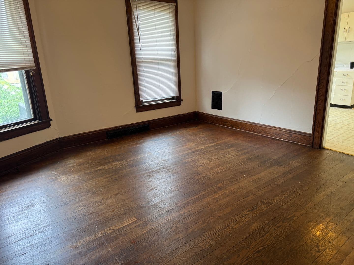 Madison Apartment: 213 N Paterson St