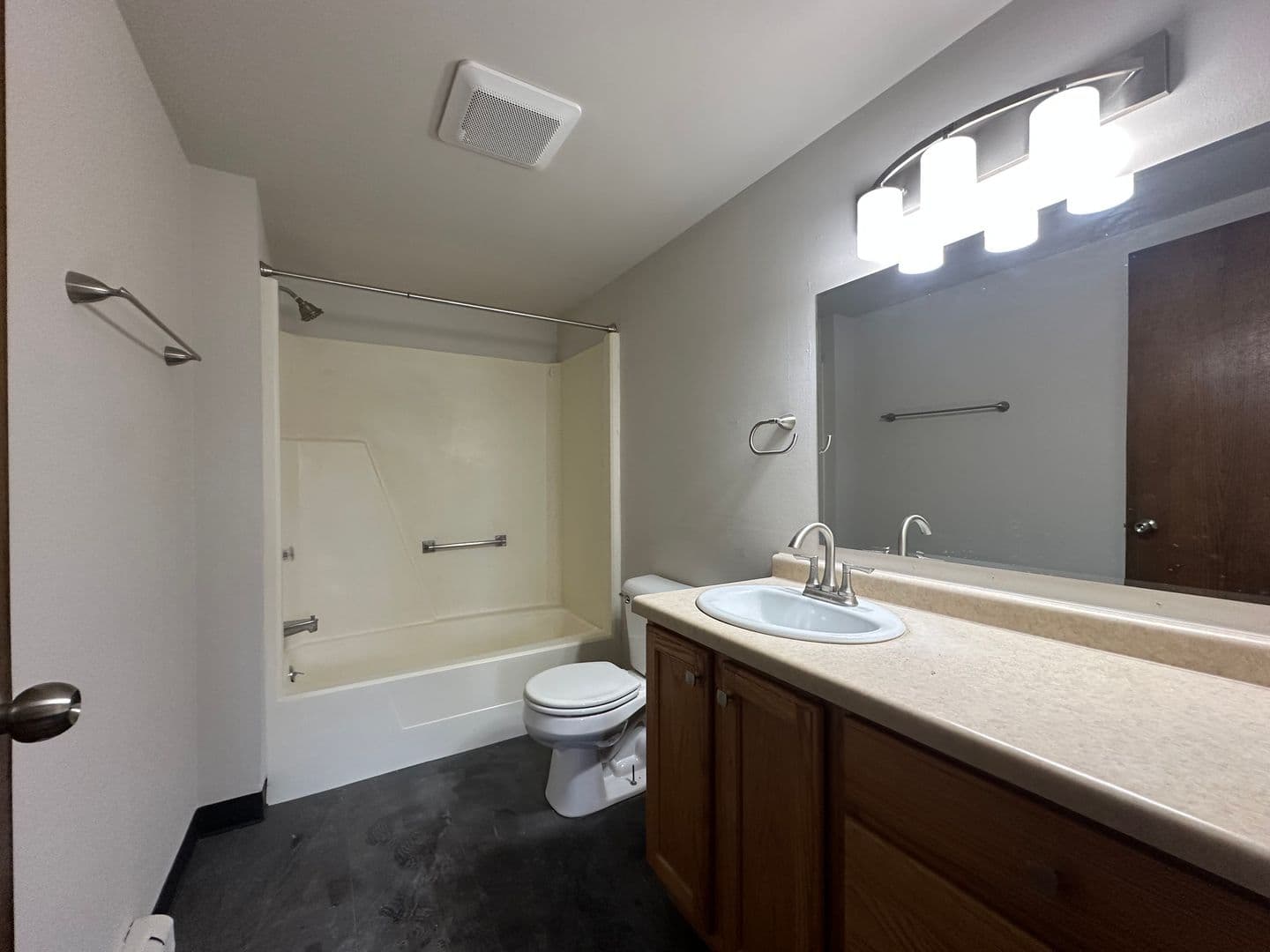 Verona Apartment: 121 Berkley Rd.