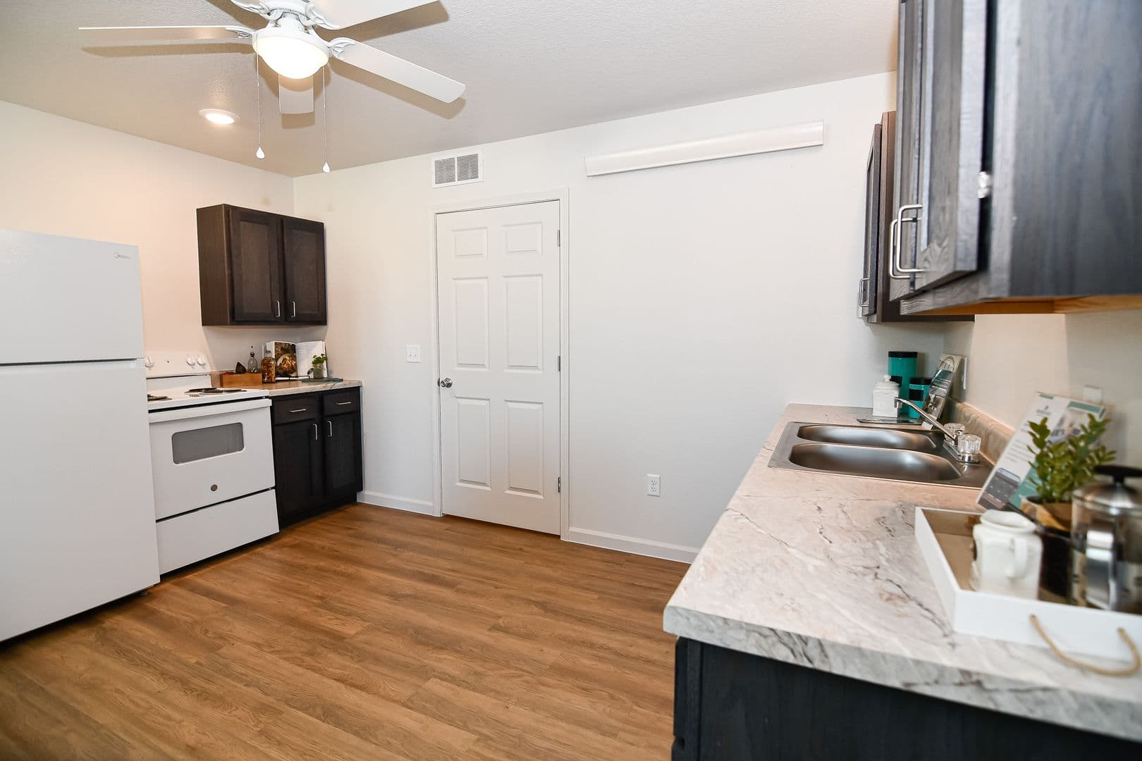 Pleasant Hill Apartment: 5790 Vision Drive