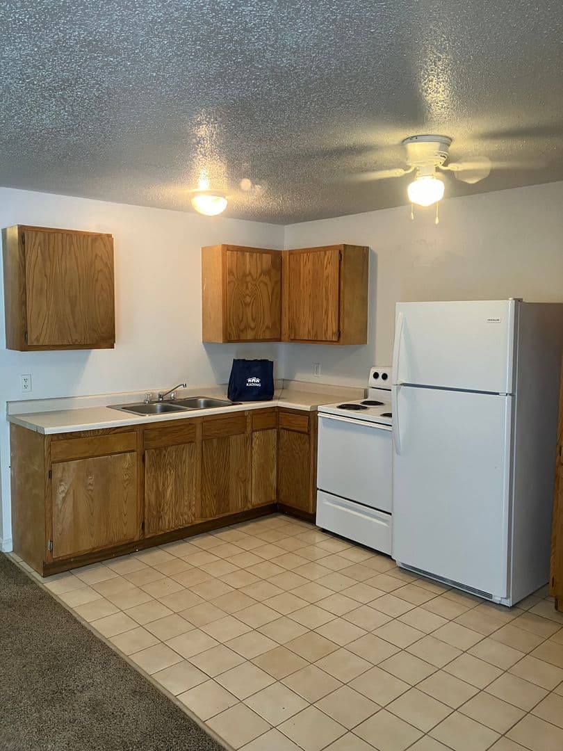 Newton Townhome: 1020 1st Ave W. #2