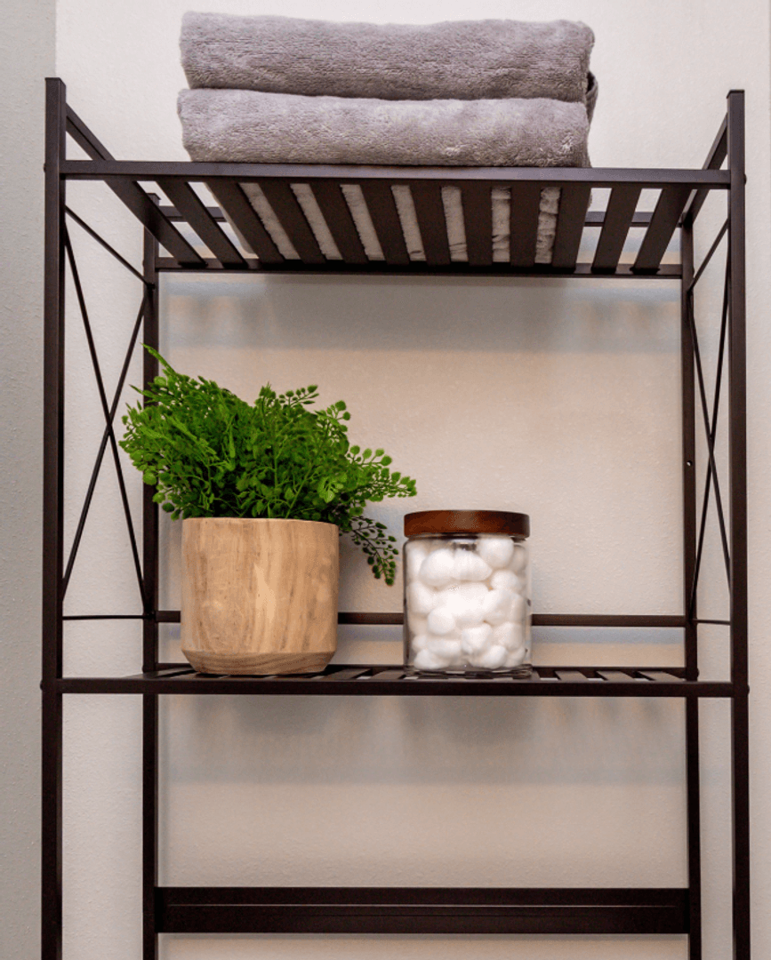 Winterset Apartment: 1407 West Mills Street