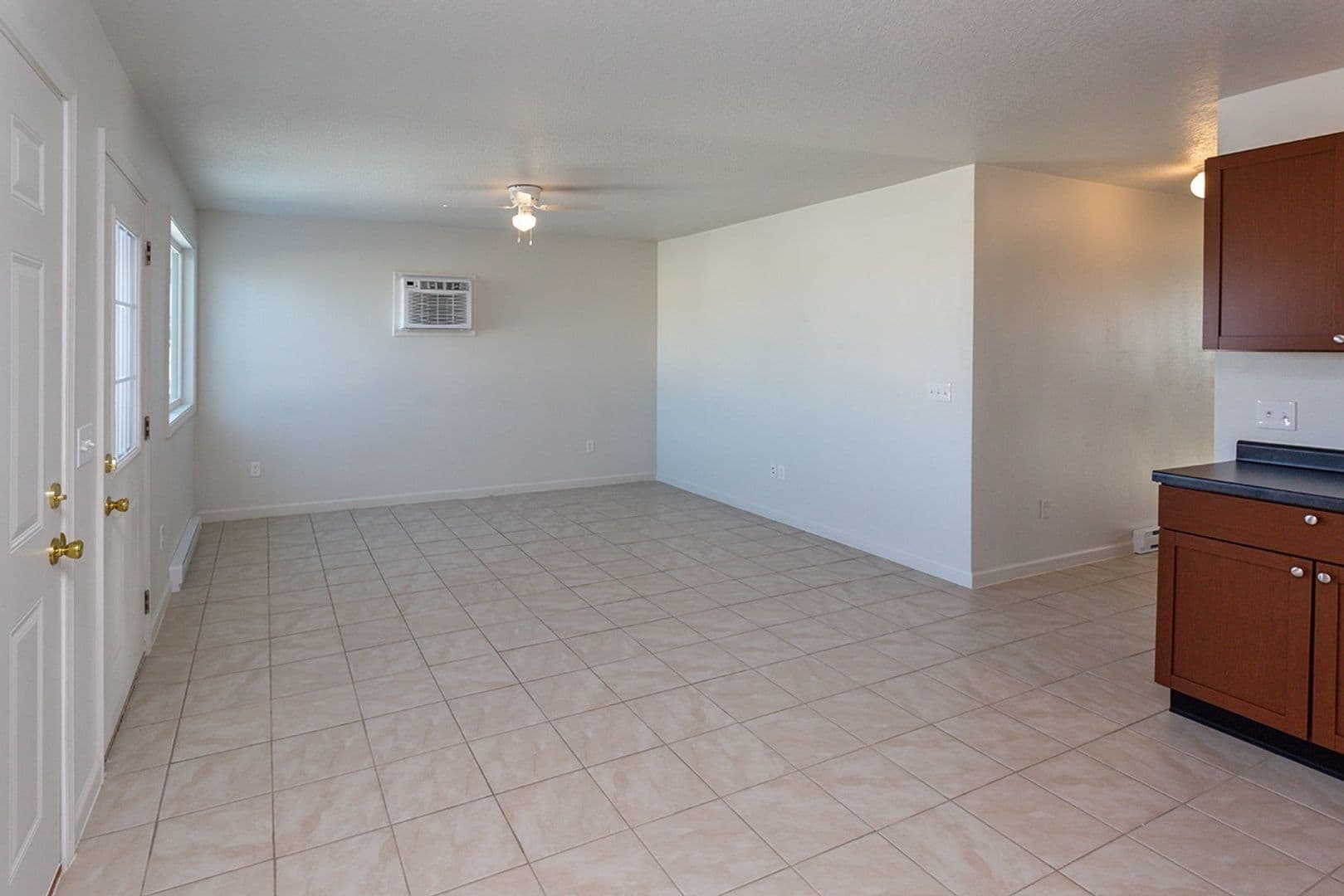 Marshalltown Apartment: 2603 S 2nd Ave #12