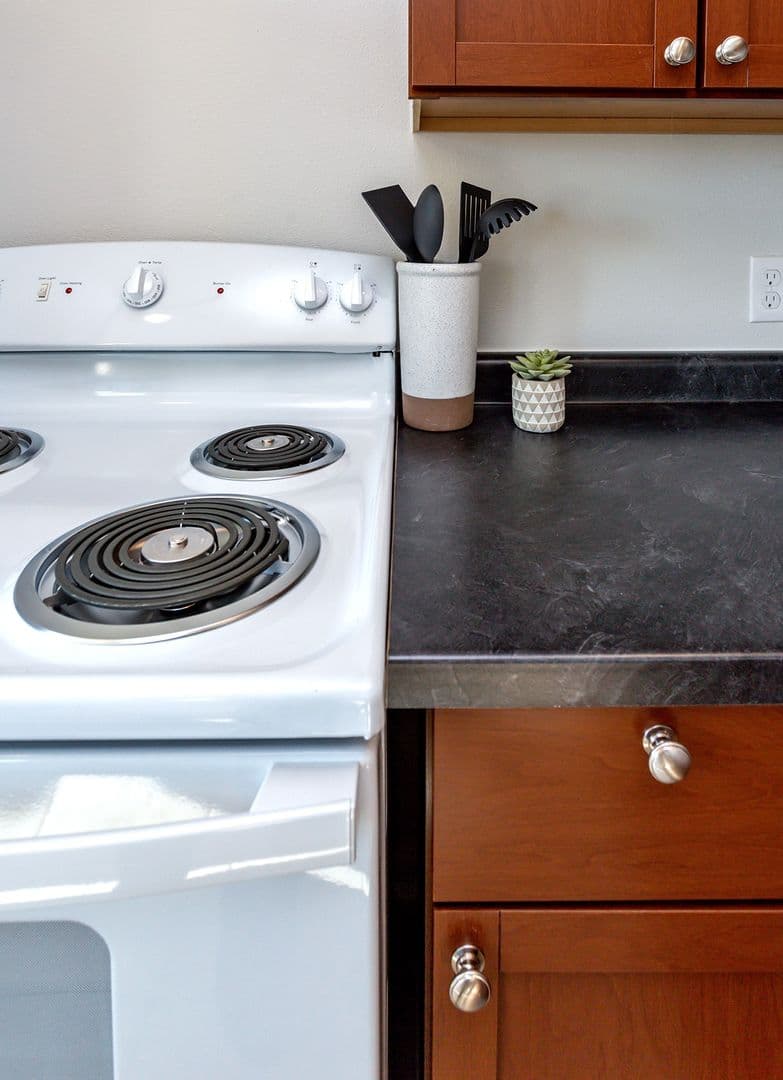 Pleasant Hill Apartment: 5756 Basswood Lane