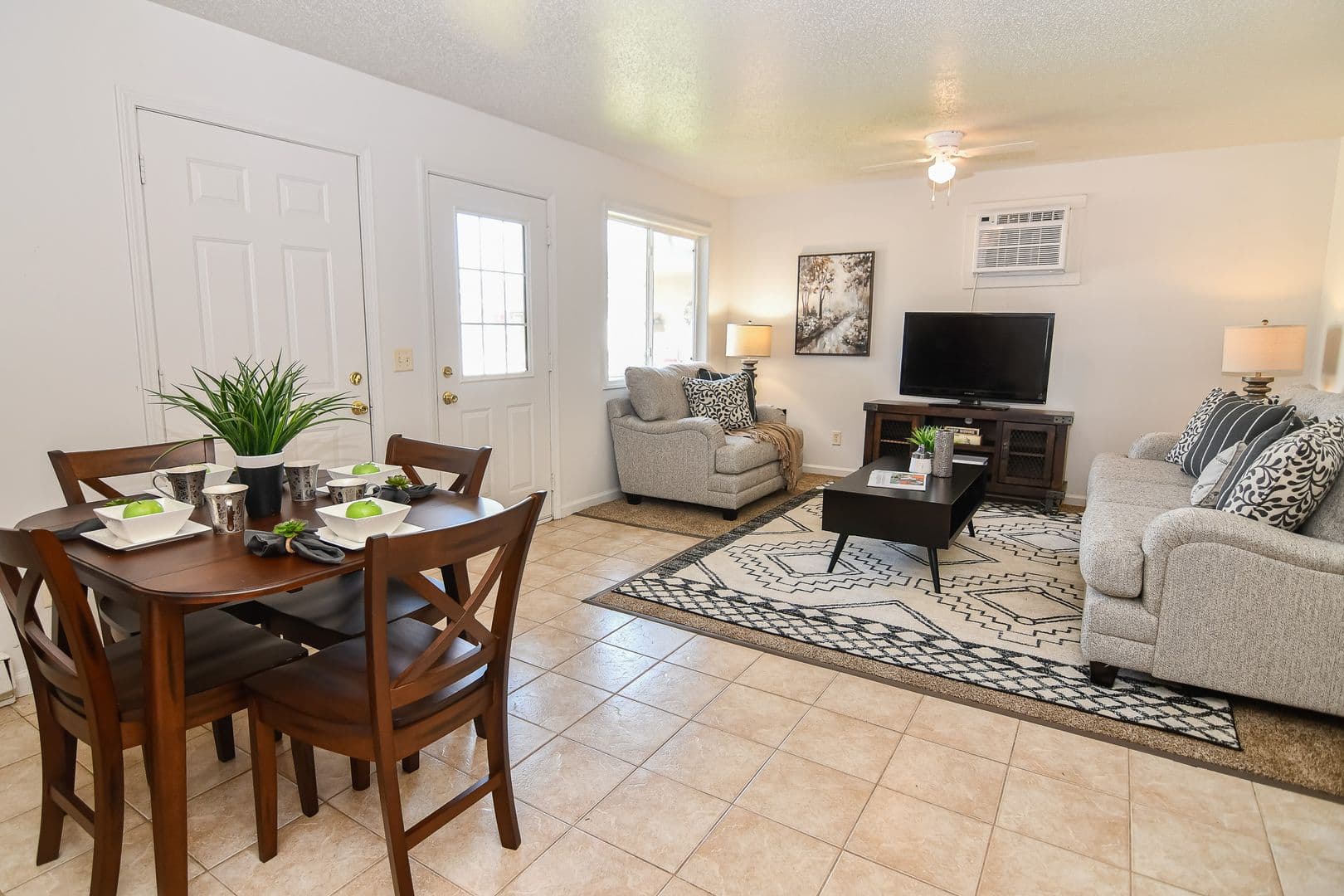 Grinnell Apartment: 309 6th Avenue West