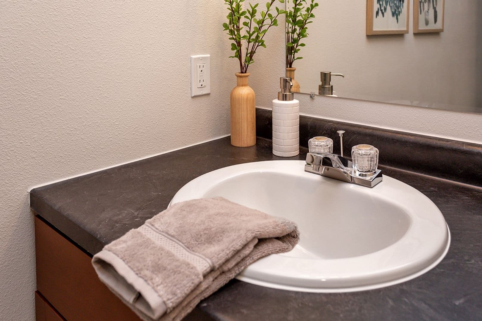 Pleasant Hill Apartment: 5756 Basswood Lane