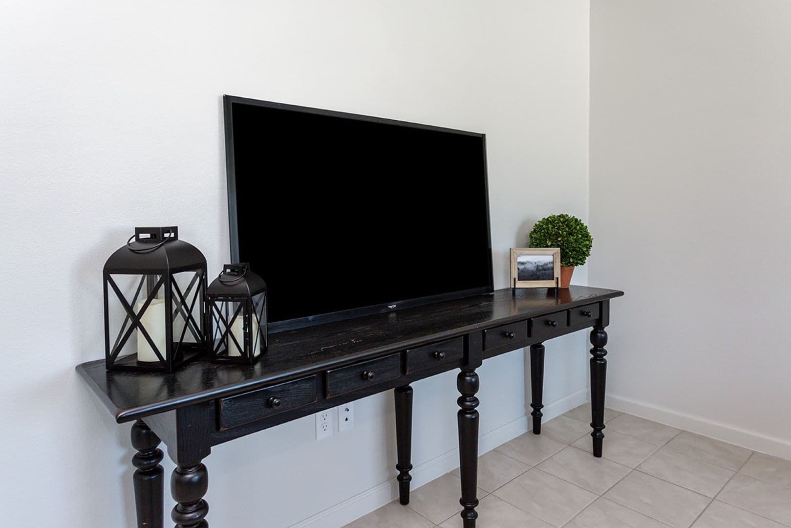 Pleasant Hill Apartment: 5756 Basswood Lane