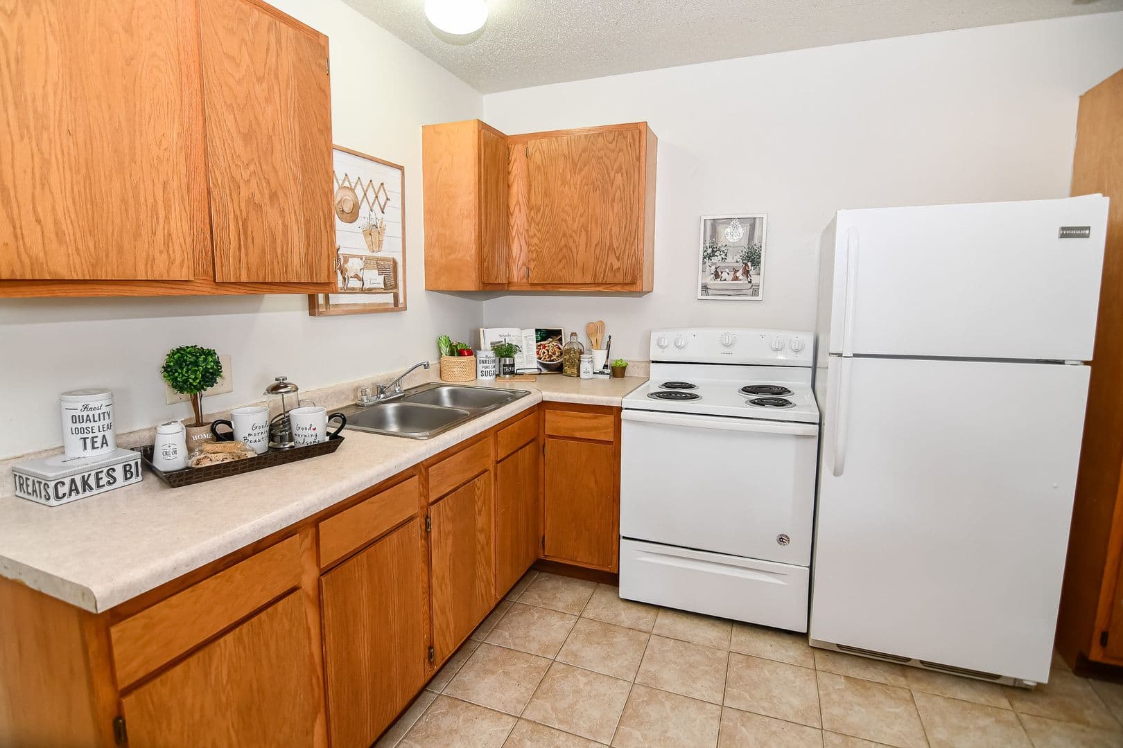 Boone Apartment: 2160 Cedar St.